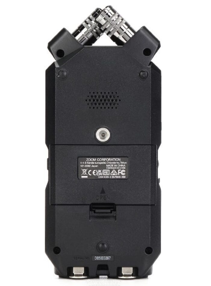 Zoom H4essential Handy Recorder_back