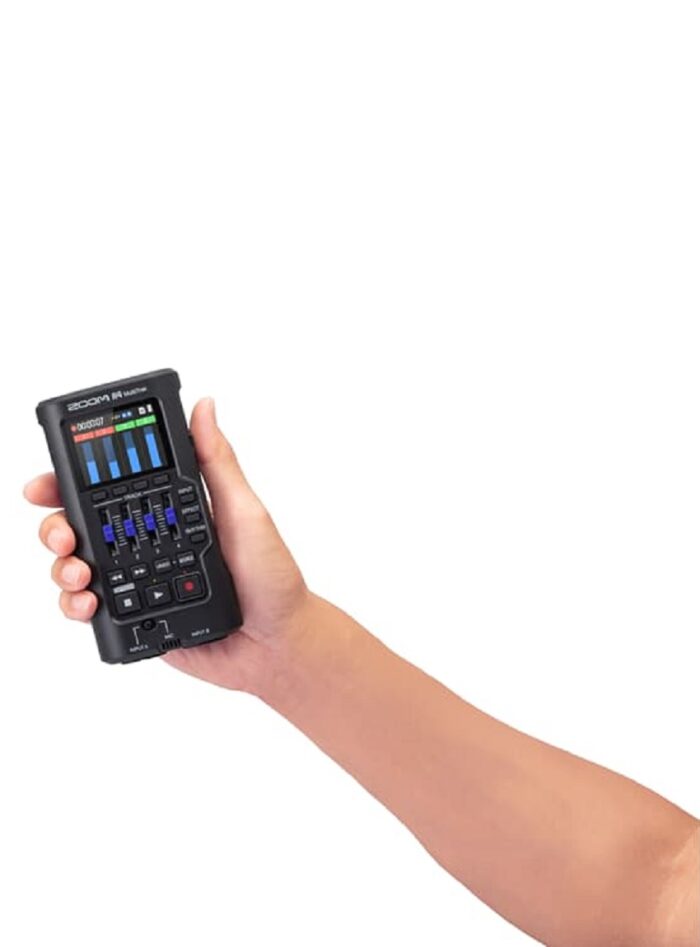 Zoom R4 MultiTrak Recorder_hand